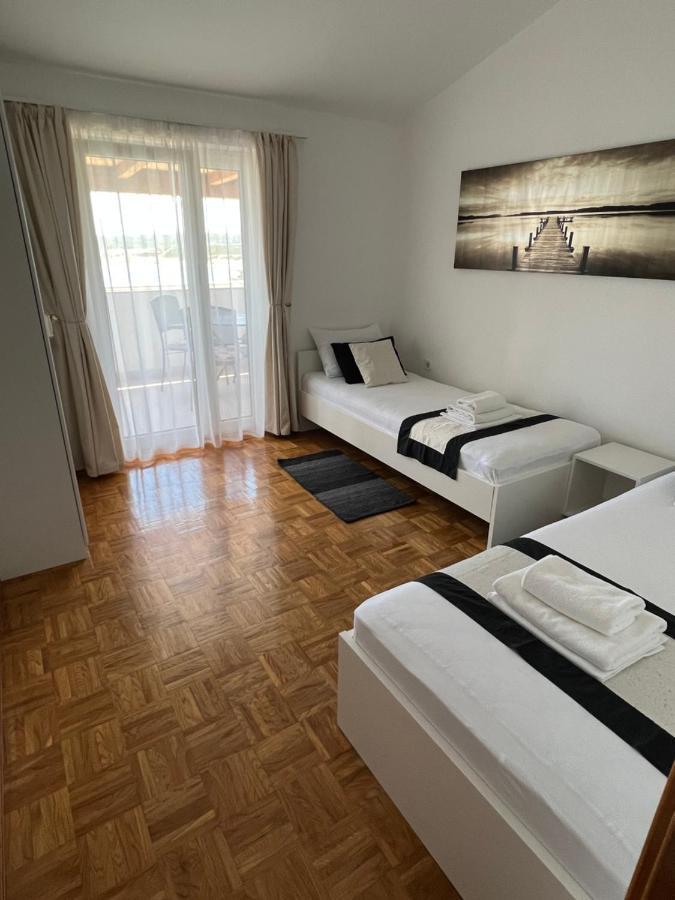 Apartments Loncar-Near Zrce Beach Novalja Exterior foto